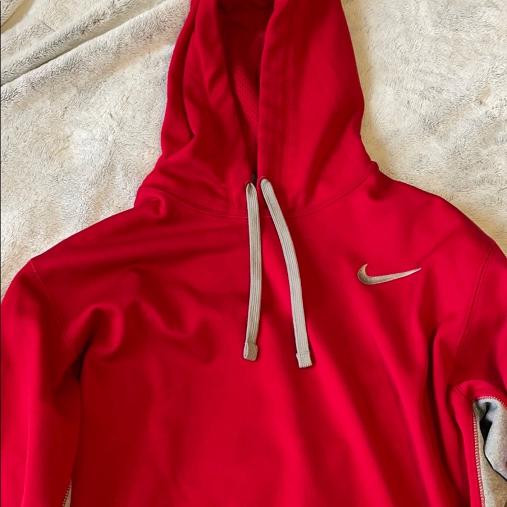 Nike therma fit hoodie size L red